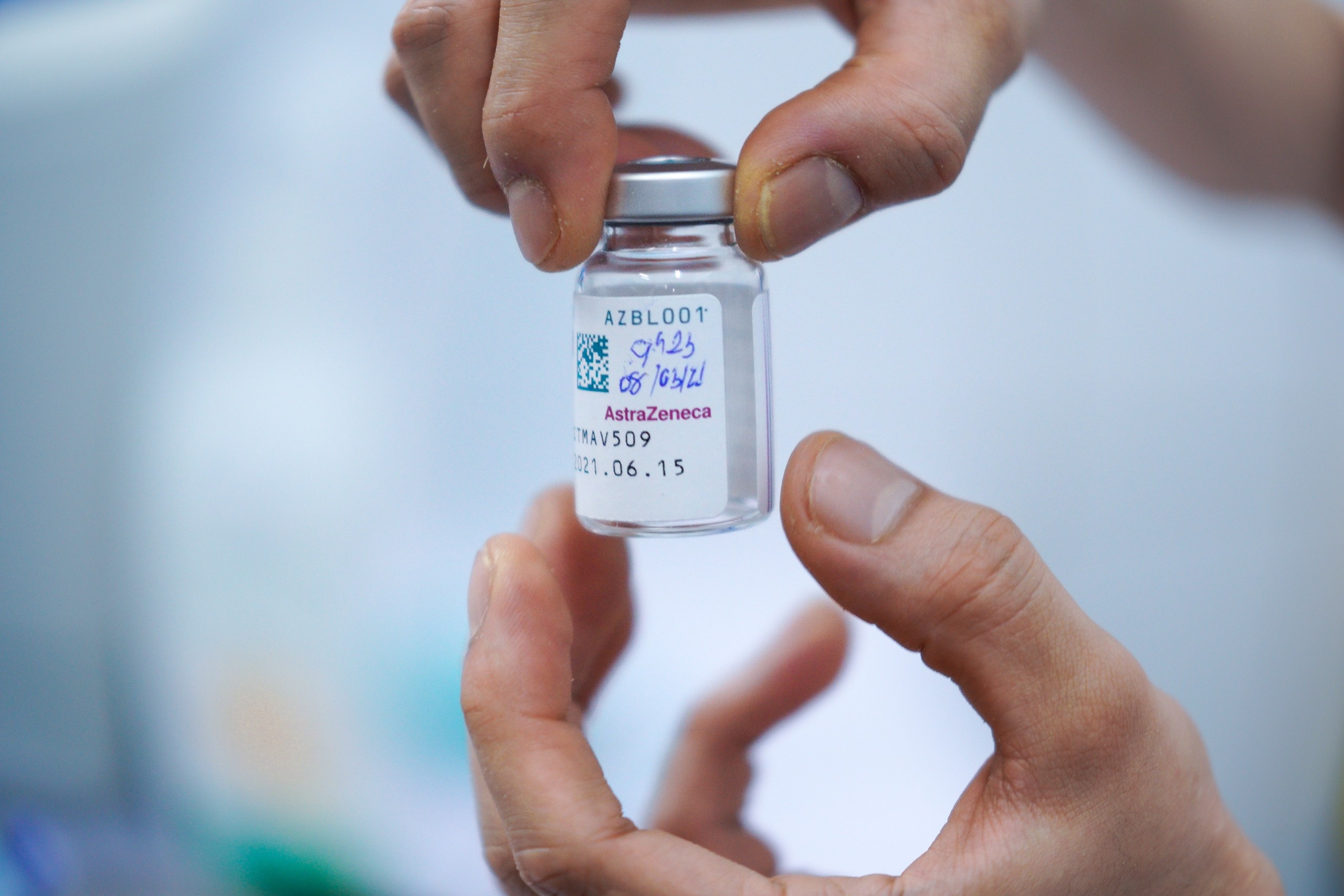 Viet Nam van tiem vaccine AstraZeneca theo ke hoach hinh anh