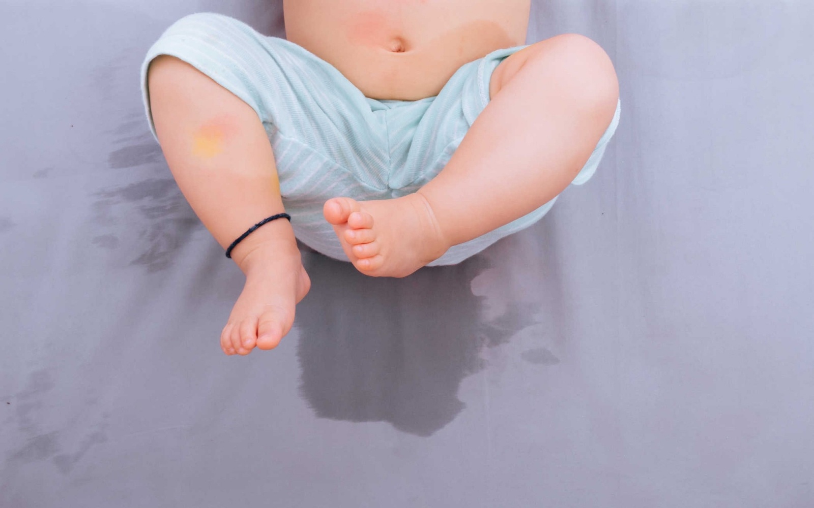 Tinh hoan nam trong o bung be trai hinh anh