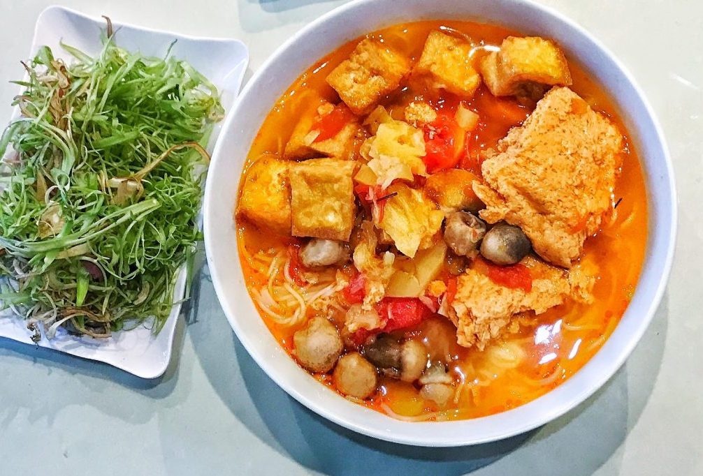 Hai nguoi o Binh Duong nguy kich sau khi an bun rieu chay hinh anh