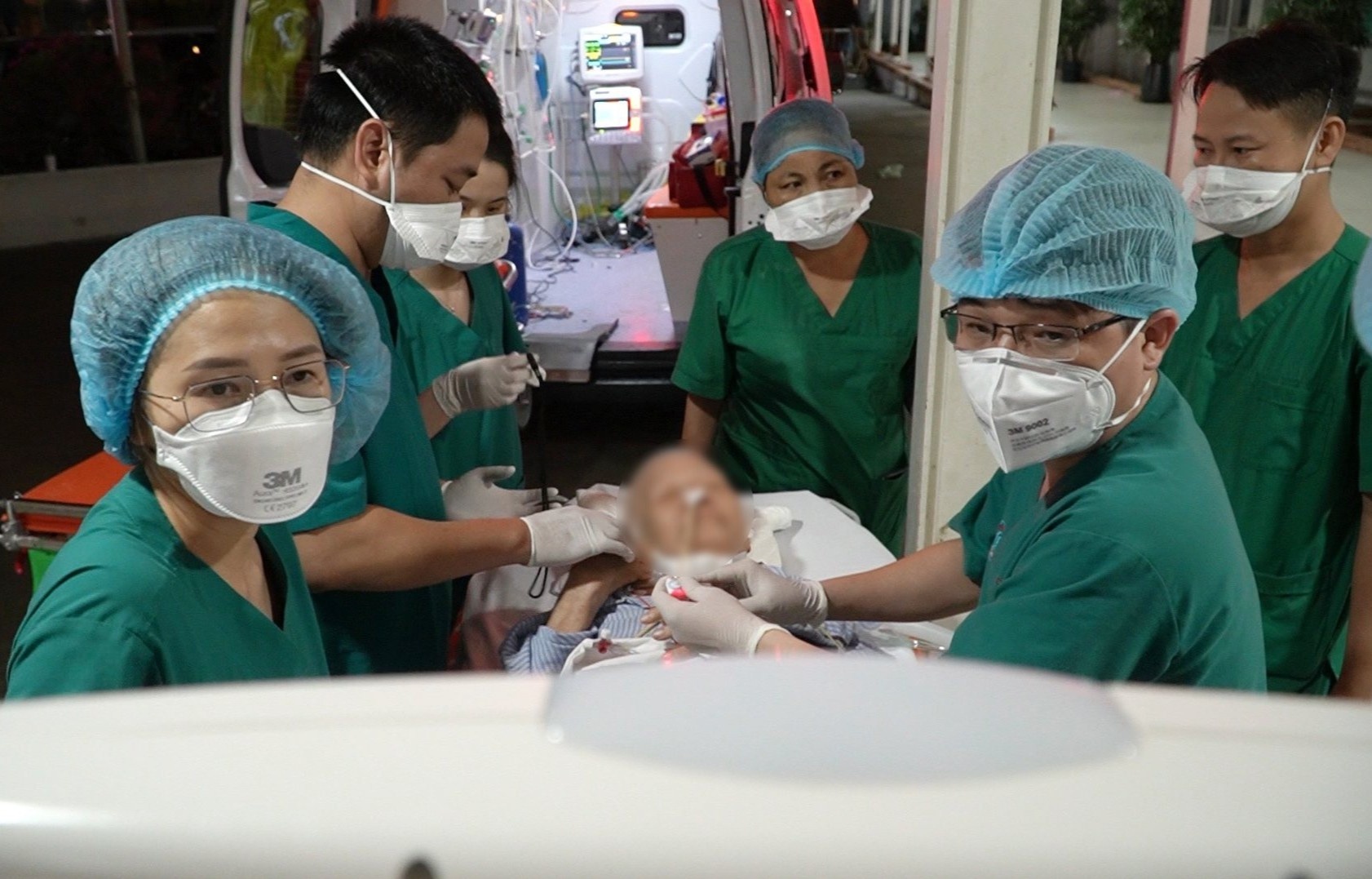 Benh nhan 1536 ve TP.HCM an toan, the trang suy kiet nang hinh anh