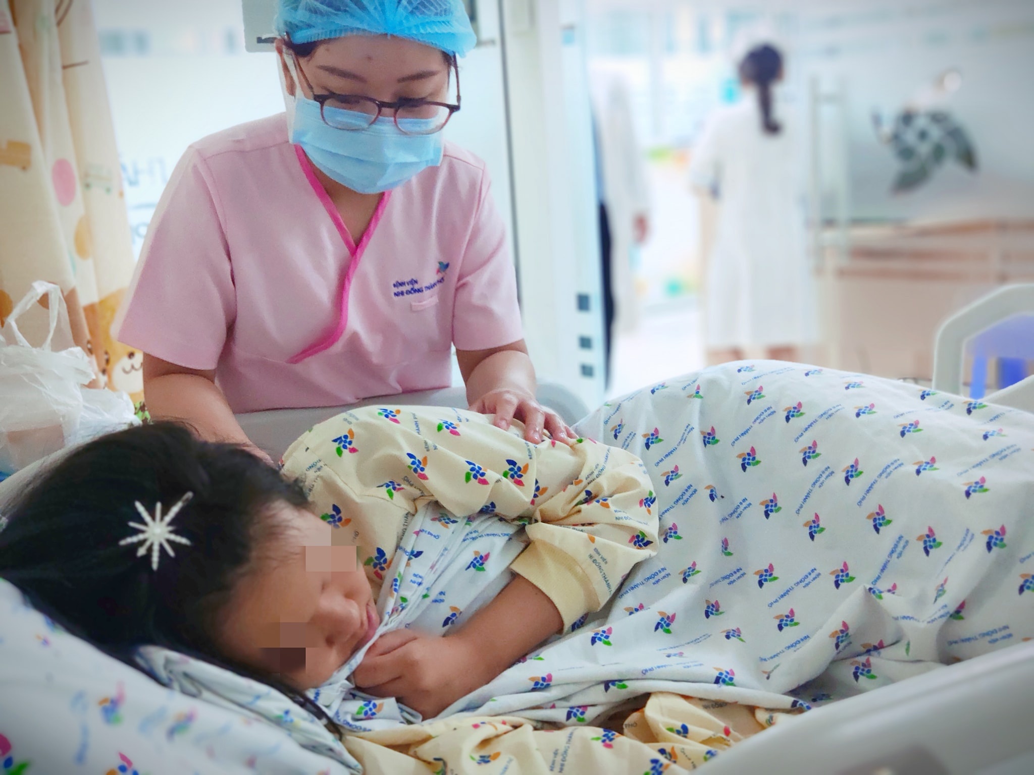 Be gai 13 tuoi tu tu bang thuoc diet co hinh anh