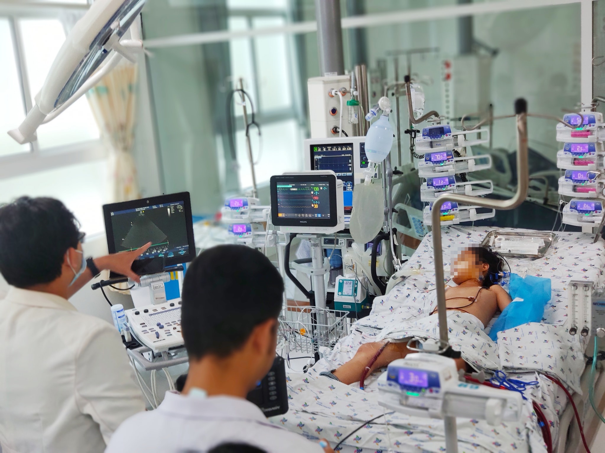 Bé gái nguy kịch sau vài ngày ói và sốt nhẹ  ảnh 1 Be gai nguy kich sau vai ngay oi va sot nhe anh 1