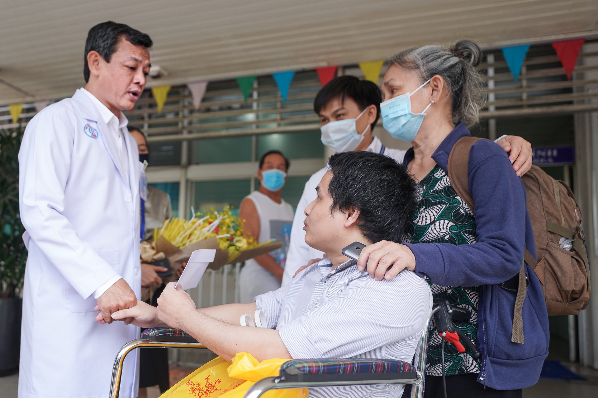 Bệnh nhân được bảo hiểm y tế hoàn 38, 3 tỷ đồng ảnh 6 Benh nhan duoc bao hiem y te hoan 38, 3 ty dong anh 6