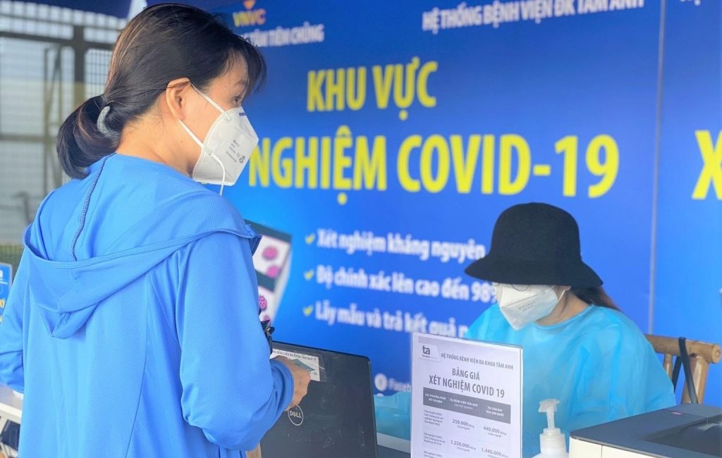 bệnh viện ở TP.HCM thay đổi giá xét nghiệm Covid-19 ảnh 2 benh vien o TP.HCM thay doi gia xet nghiem Covid-19 anh 2