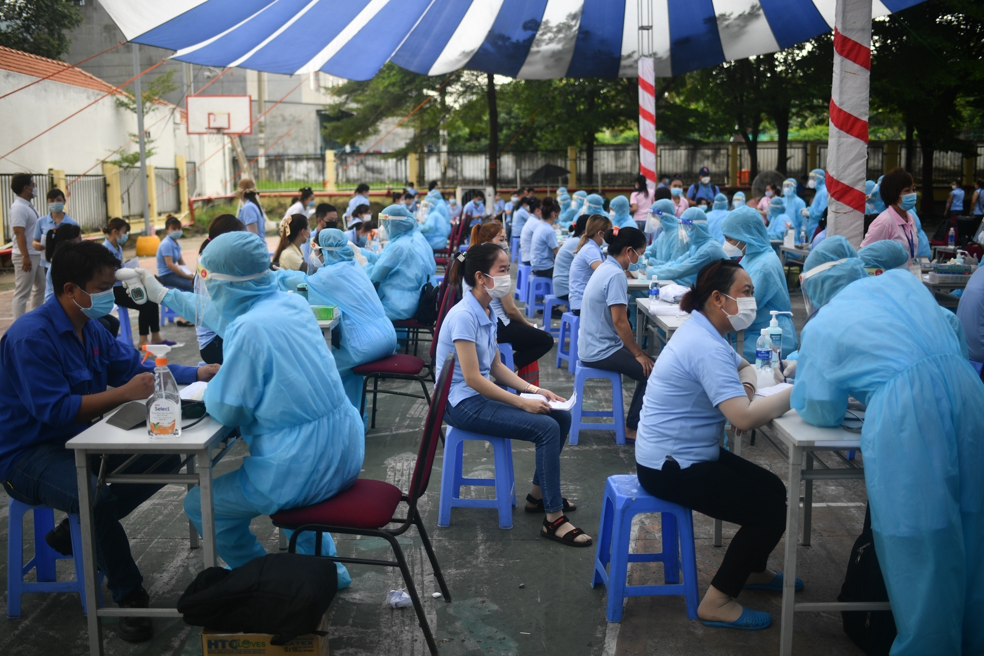 Bộ Y tế chi viện TP.HCM ảnh 2 Bo Y te chi vien TP.HCM anh 2
