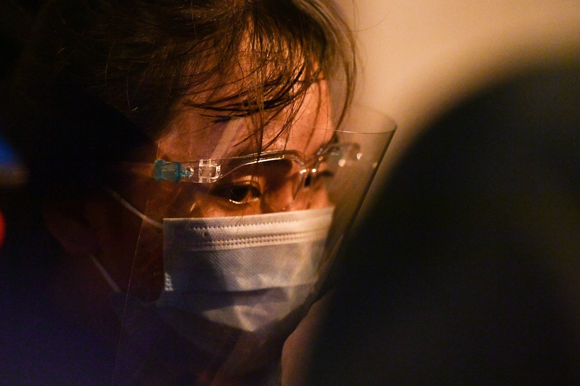 Nu giao vien mac Covid-19: 'Dau toi dau nhu co mui dui xuyen qua' hinh anh