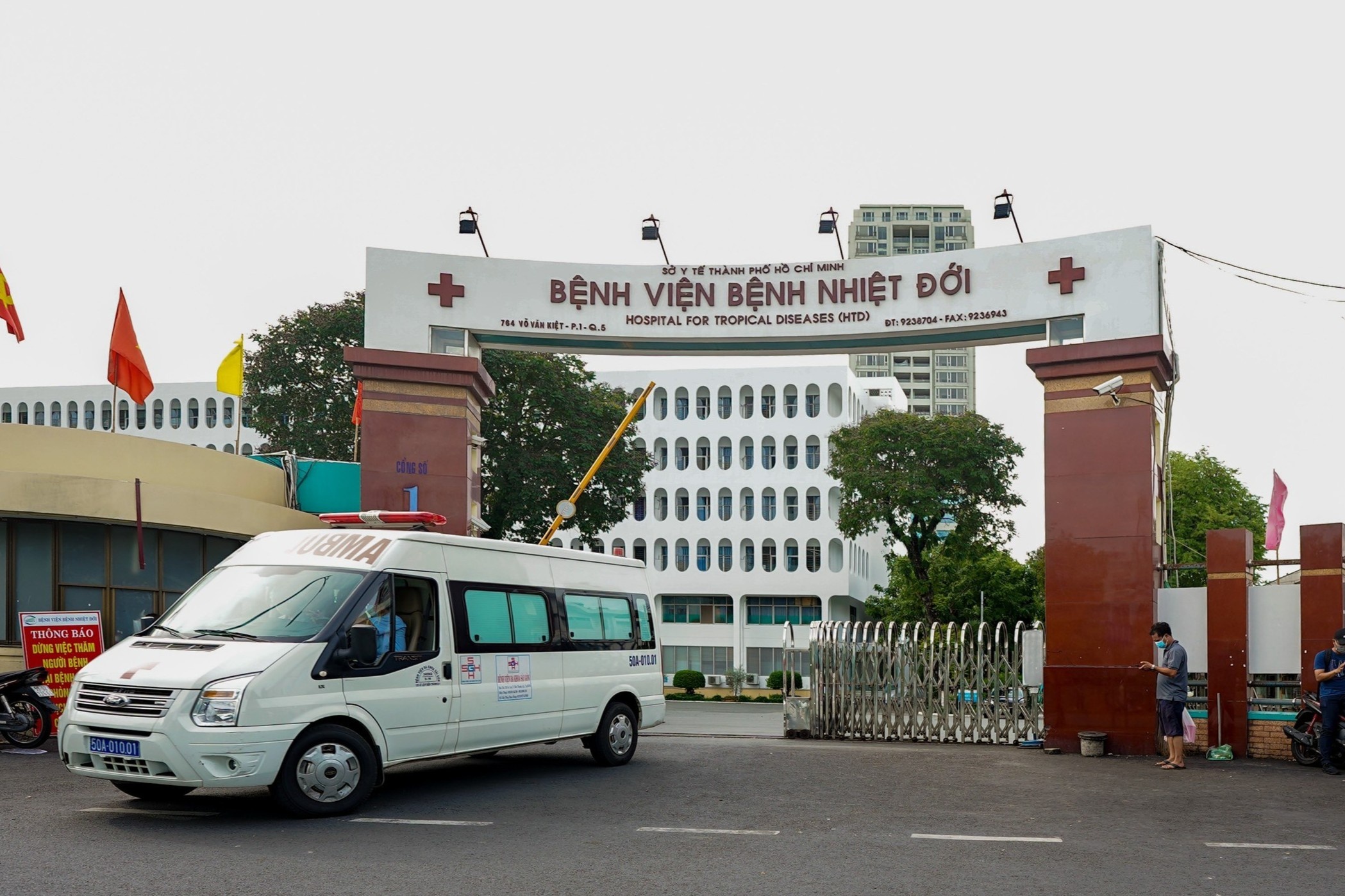 Benh vien Benh Nhiet doi TP.HCM ket thuc cach ly hinh anh