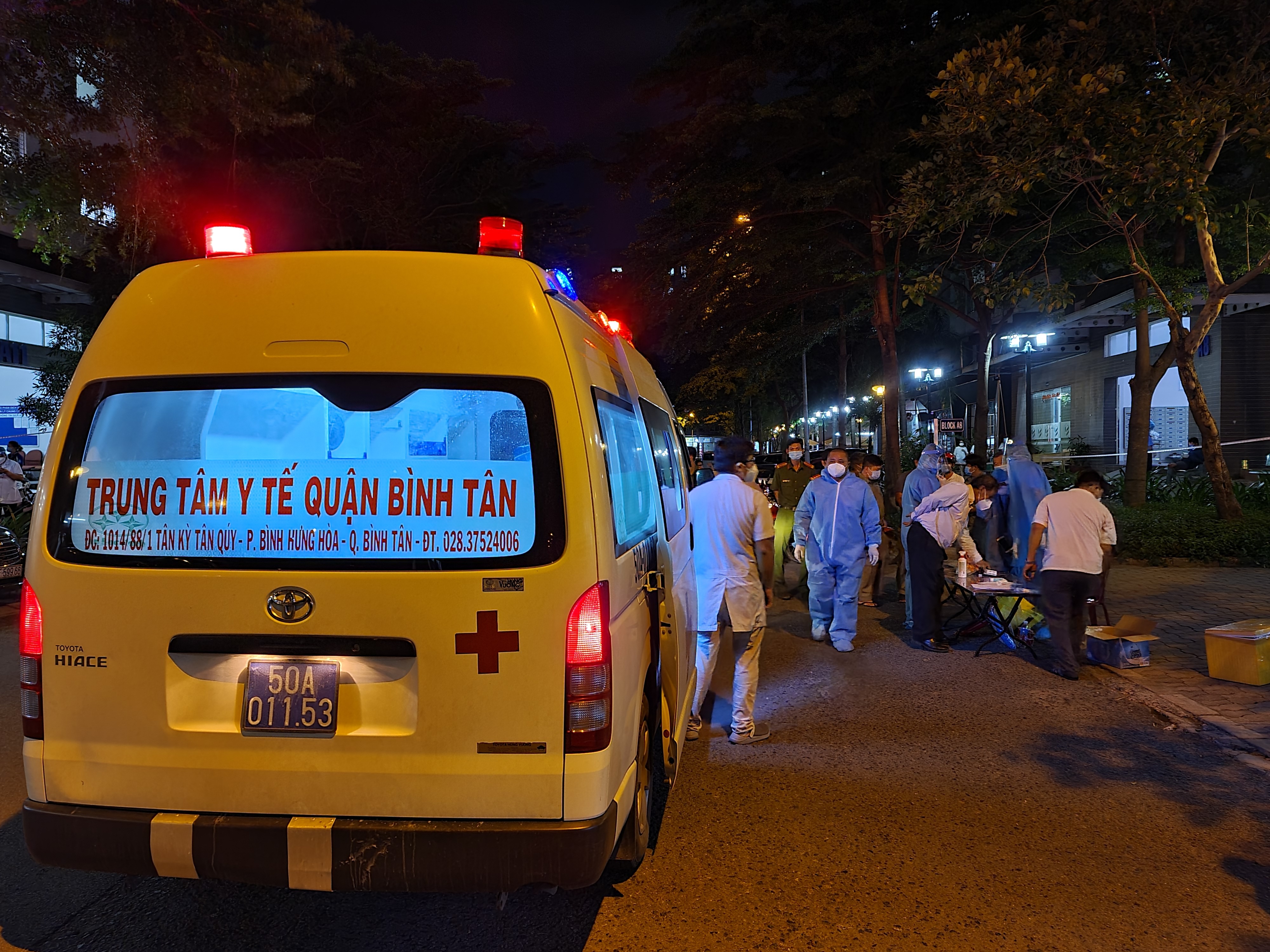 dịch Covid-19 bùng phát ở TP.HCM ảnh 1 dich Covid-19 bung phat o TP.HCM anh 1