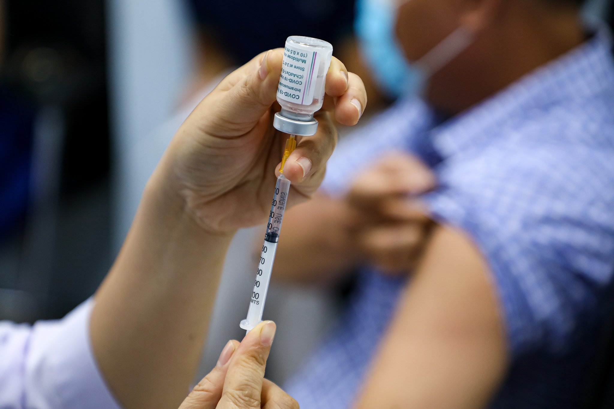 Thu truong Bo Y te: 'TP.HCM can duoc uu tien cap vaccine Covid-19' hinh anh