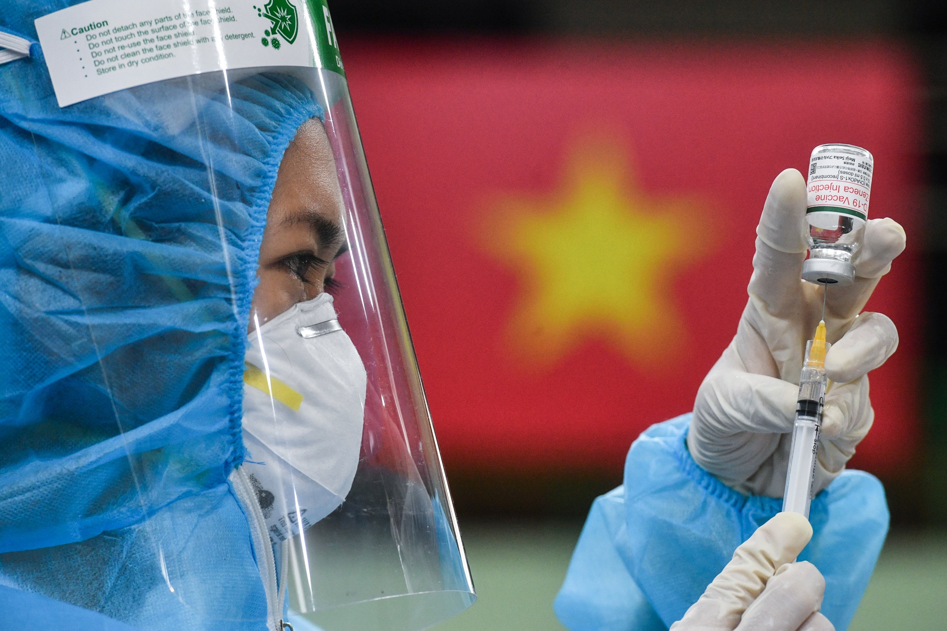 Hon 400.000 nguoi tai TP.HCM da duoc tiem vaccine trong 4 ngay hinh anh