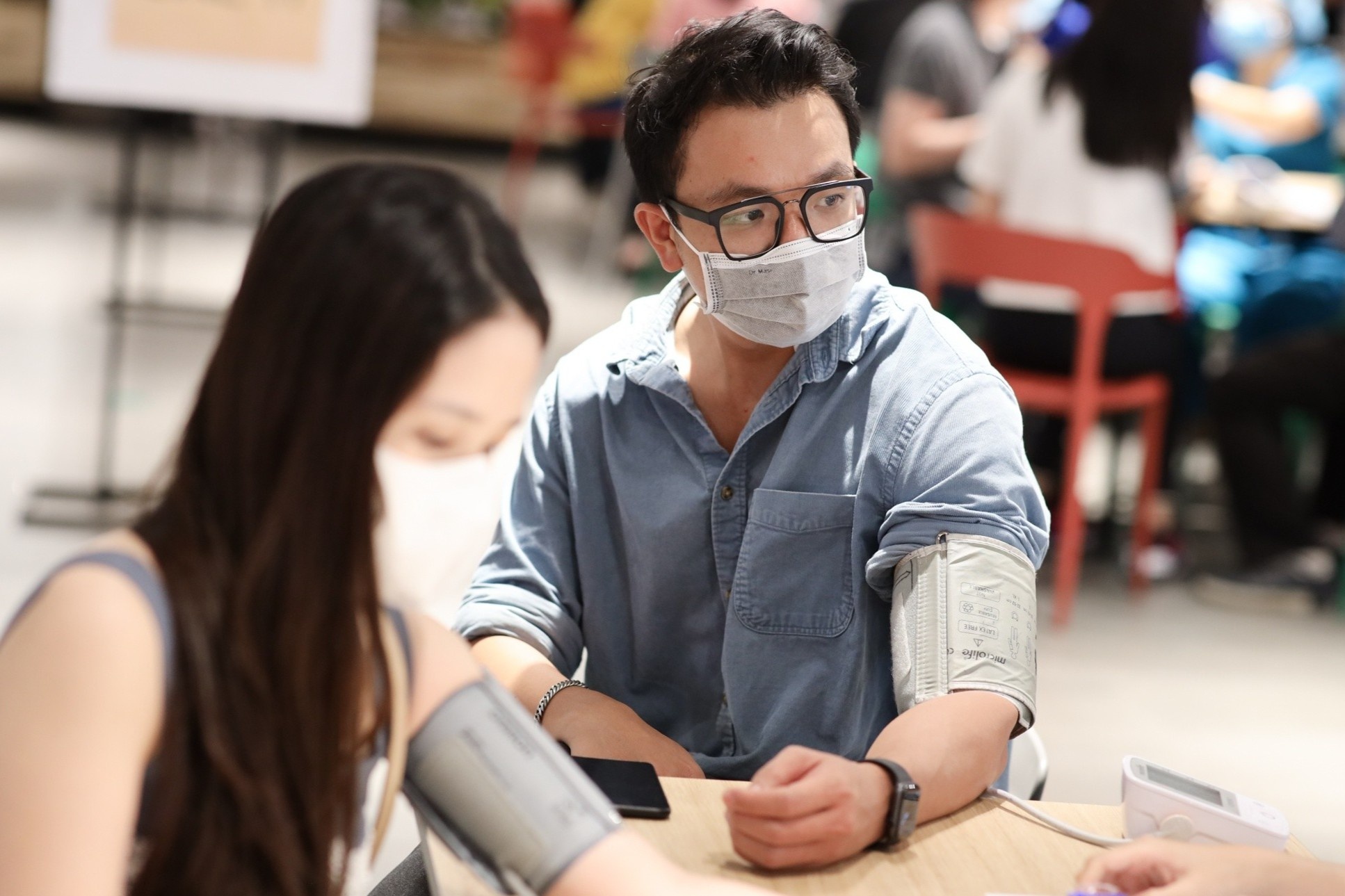 So nguoi tiem vaccine Covid-19 trong mot ngay tai TP.HCM cao ky luc hinh anh