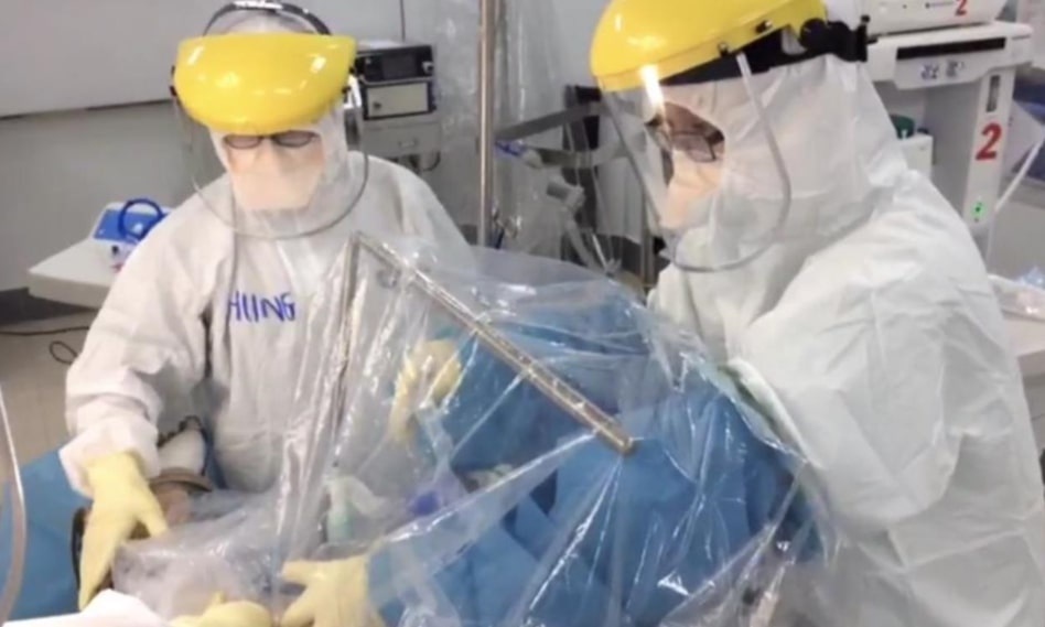 Cuu benh nhan Covid-19 bi thung ruot hinh anh