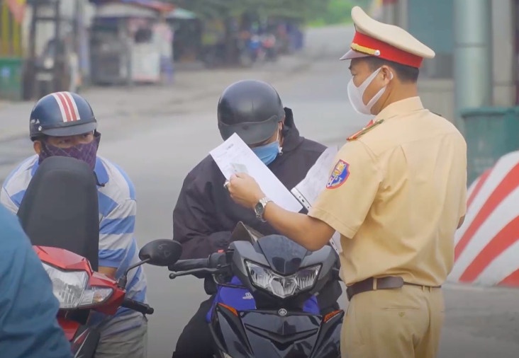 chan chan lay giay xet nghiem Covid-19 anh 2