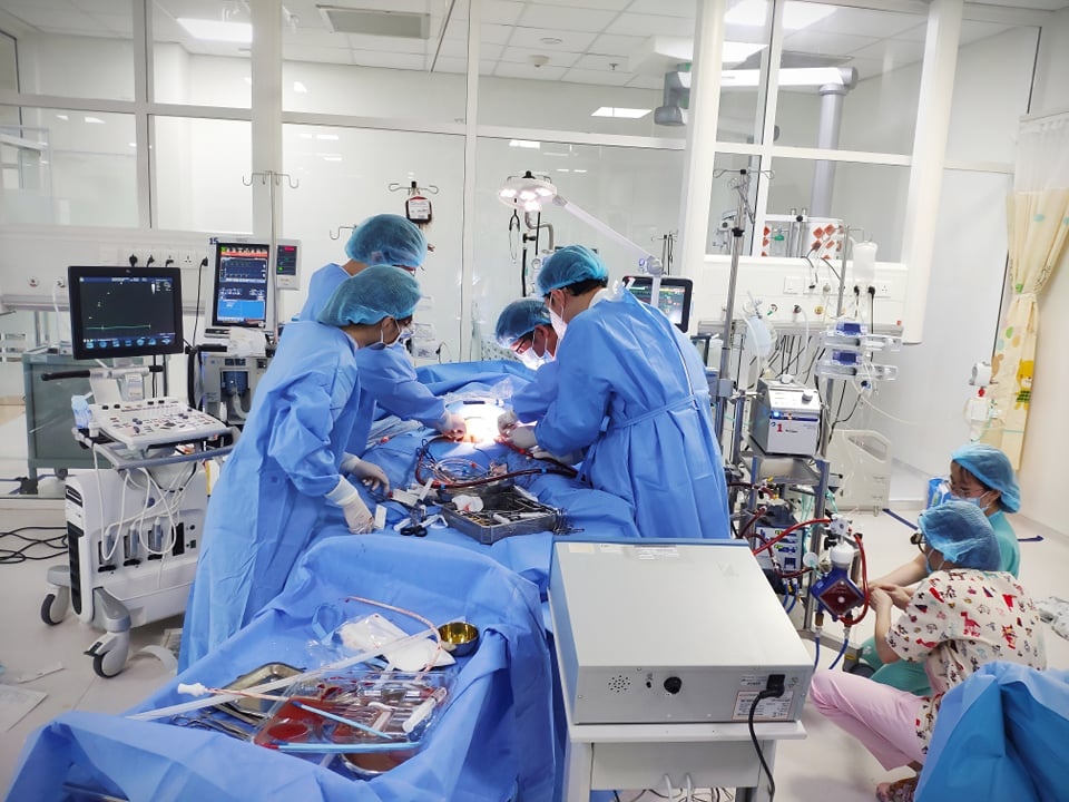 bé gái nguy kịch do viêm cơ tim ảnh 1 be gai nguy kich do viem co tim anh 1