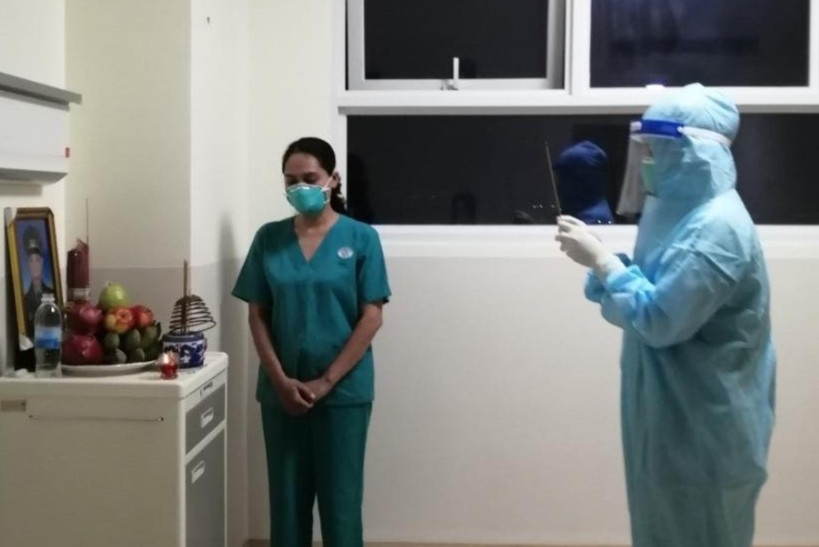 Nu dieu duong o TP.HCM khong the ve nha chiu tang cha hinh anh