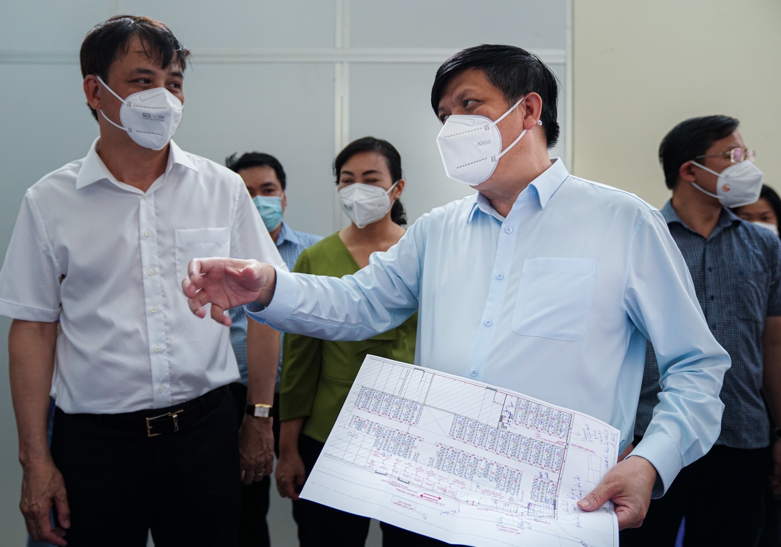 may tho dieu tri Covid-19 anh 1