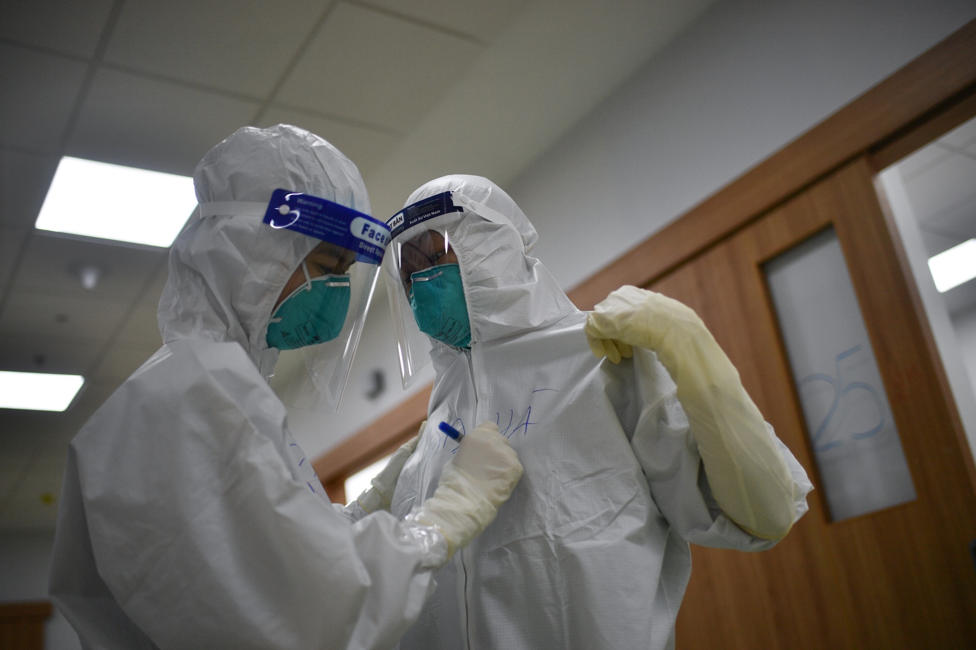 Them 4.423 F0 khoi Covid-19 trong ngay 9/8 hinh anh