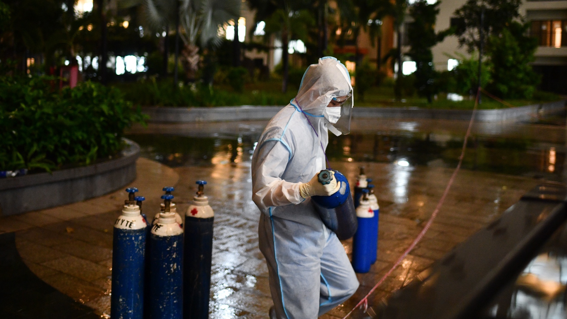 TP.HCM lap tram do SpO2 va tho oxy cho F0 nang cho nhap vien hinh anh