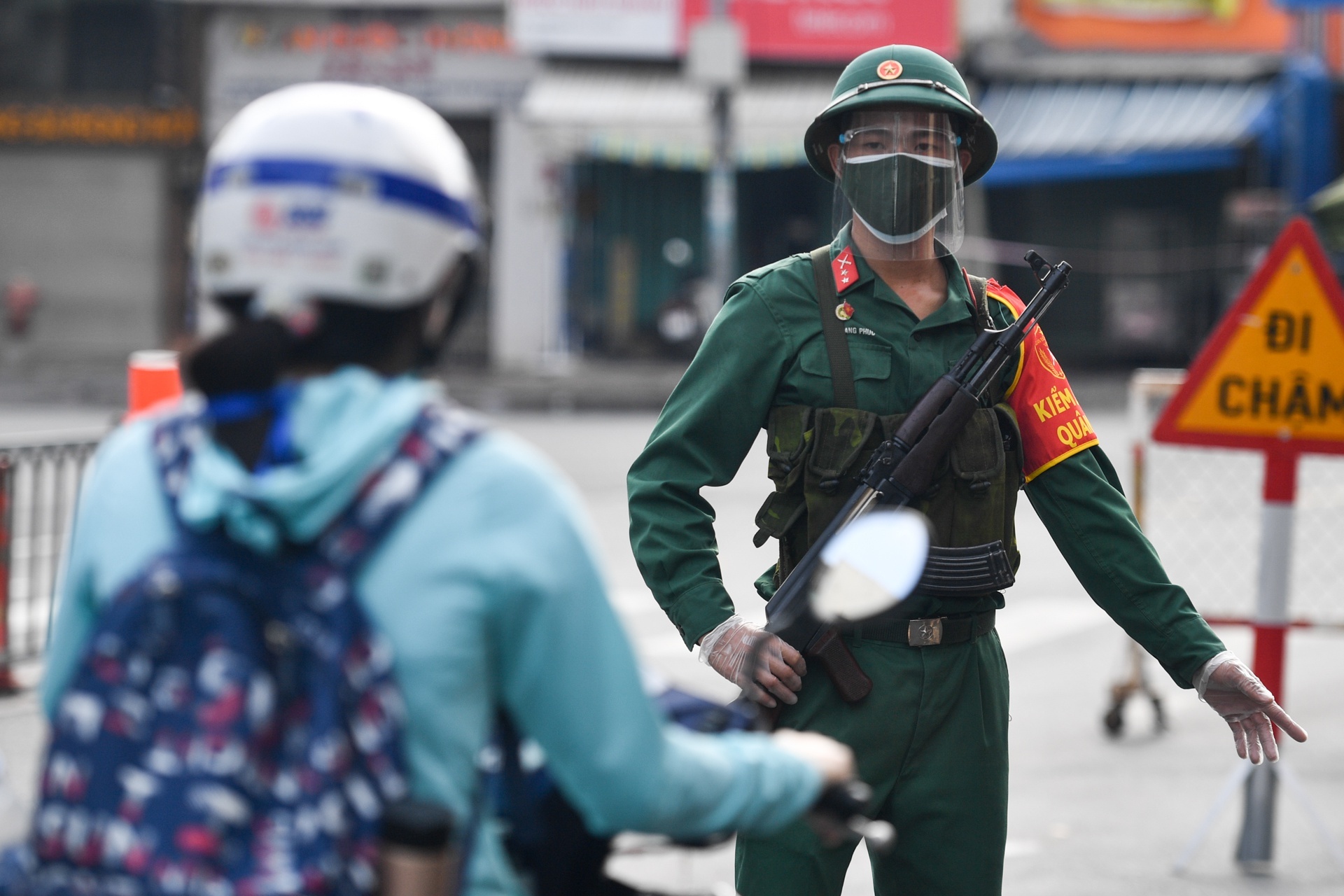 Them 12.093 nguoi mac Covid-19, tang gan 1.300 ca so voi hom qua hinh anh