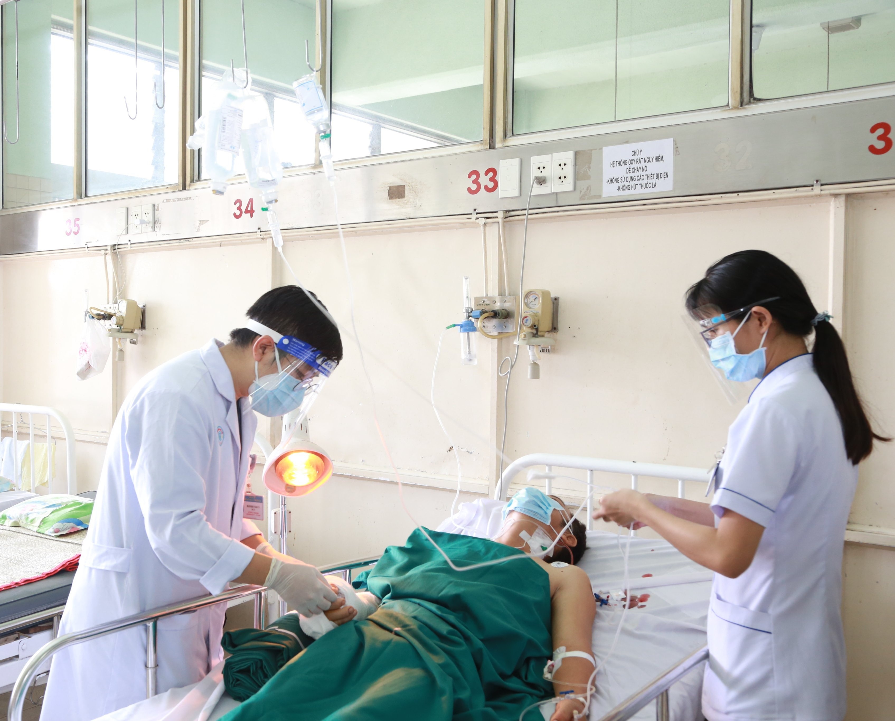 chem dut lia ban tay anh 1