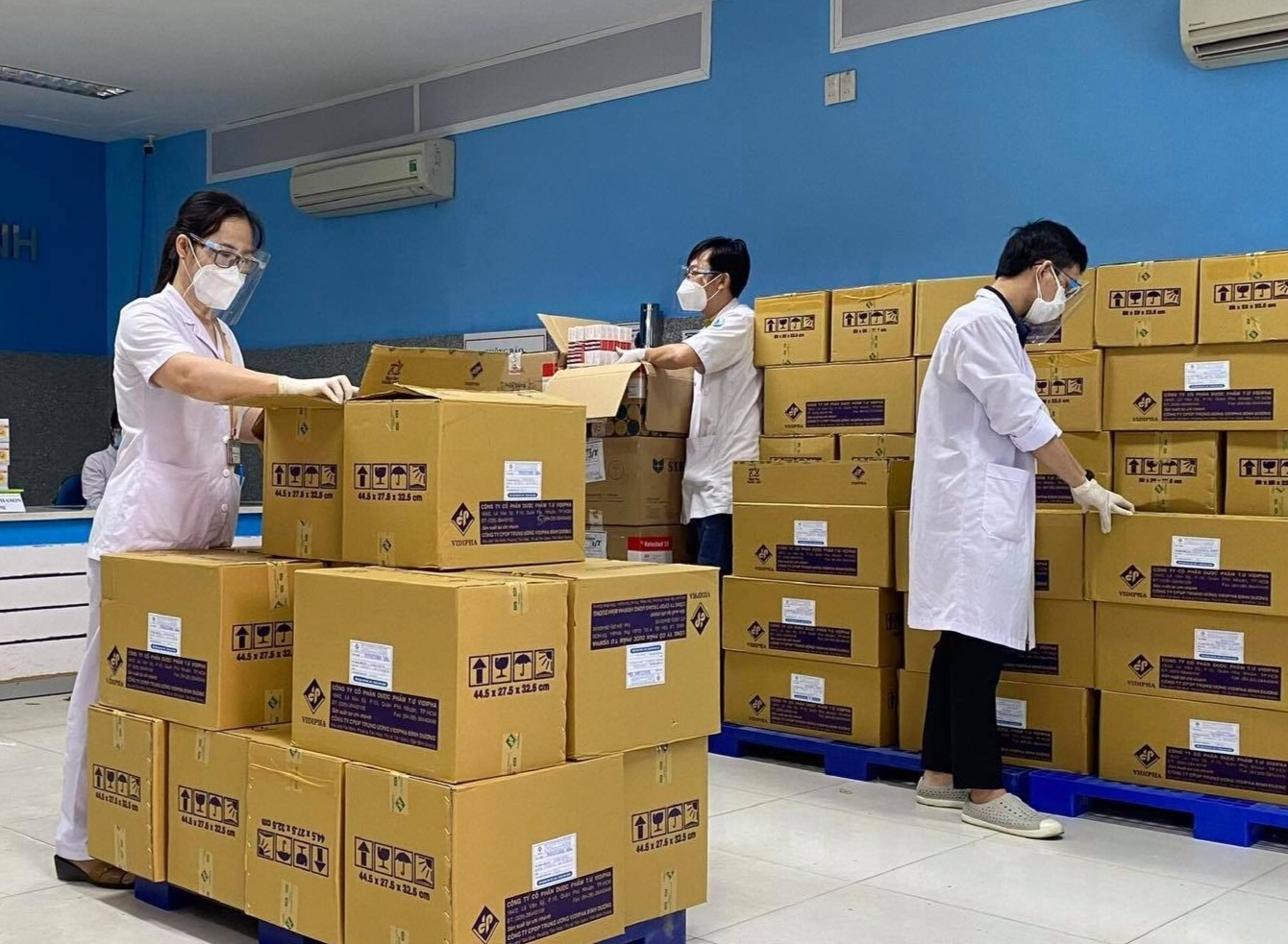 TP.HCM chuan bi 400.000 tui thuoc cho F0 dieu tri tai nha hinh anh