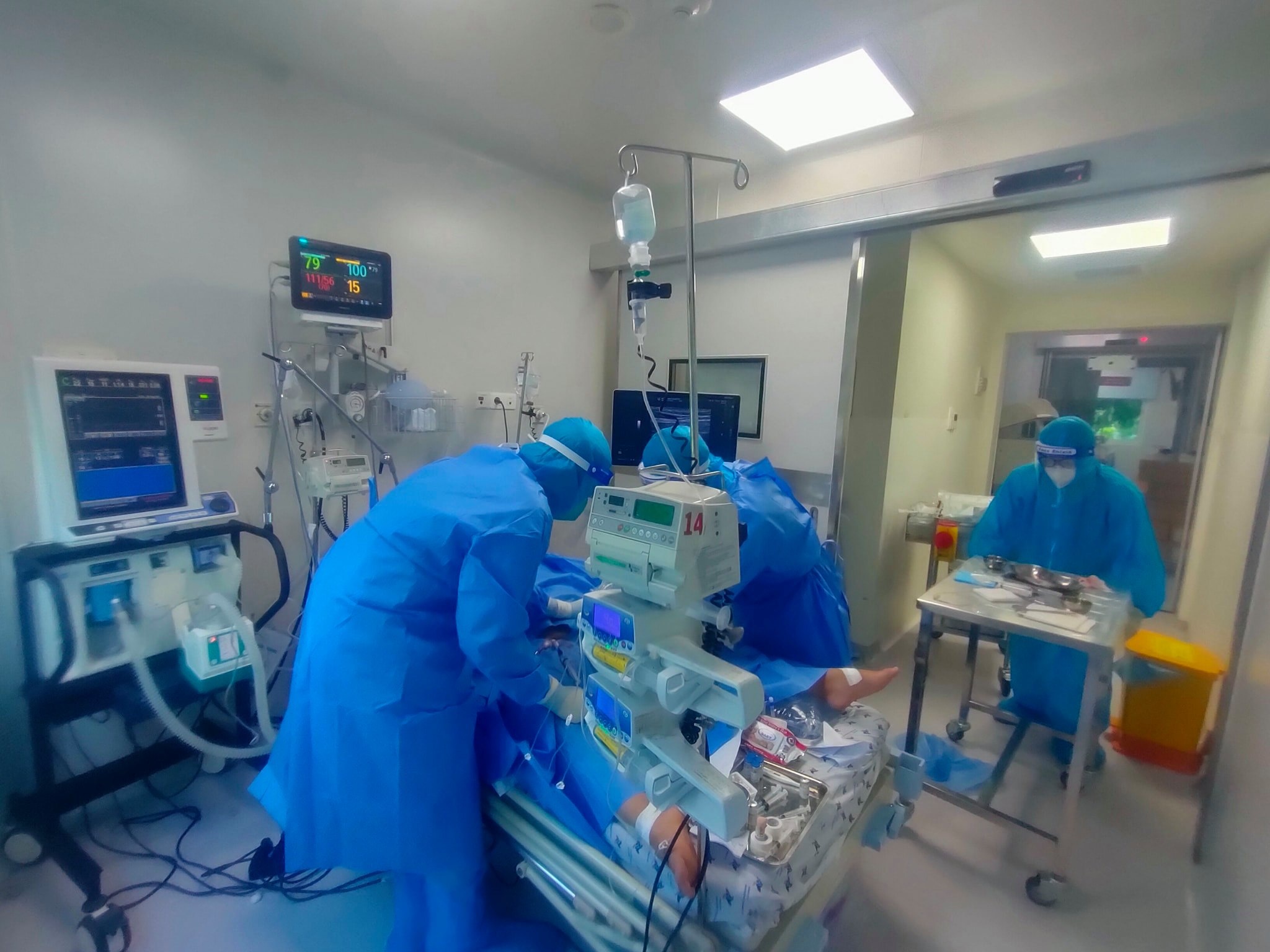 tre mac Covid-19 chuyen nang anh 1