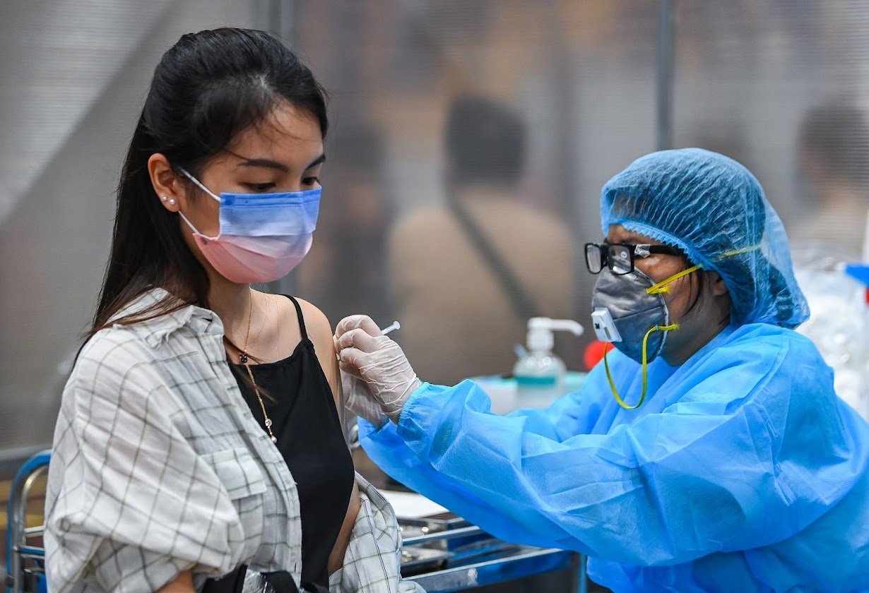Chuyen gia noi gi ve viec xet nghiem khang the sau tiem vaccine? hinh anh