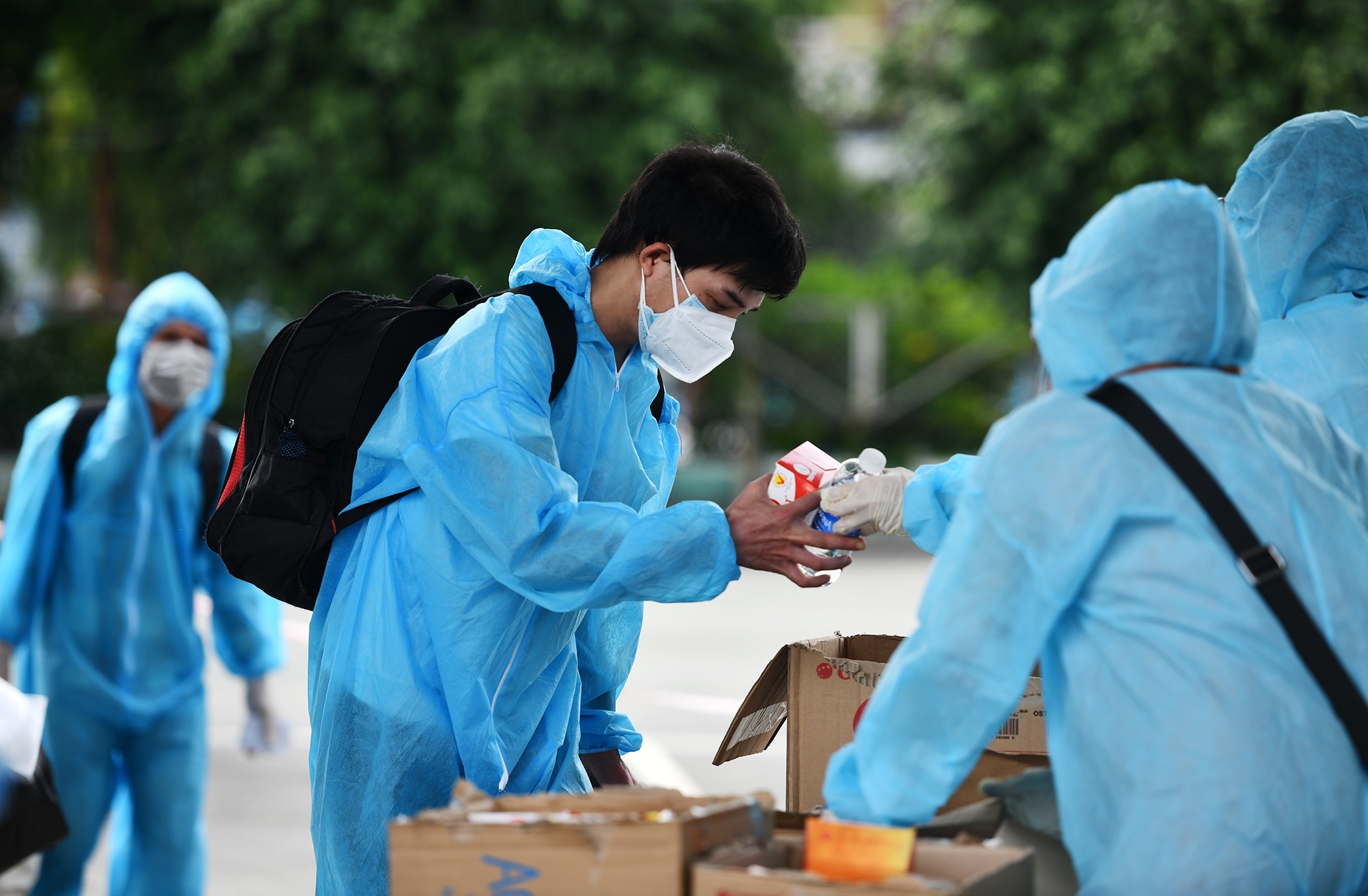 6.941 nguoi mac Covid-19 ngay 1/10, TP.HCM co 3.670 ca hinh anh