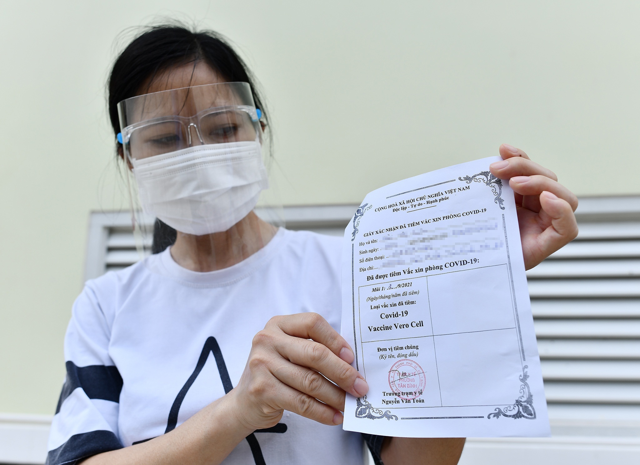 Gan 70% dan so tren 18 tuoi o TP.HCM da tiem 2 mui vaccine Covid-19 hinh anh