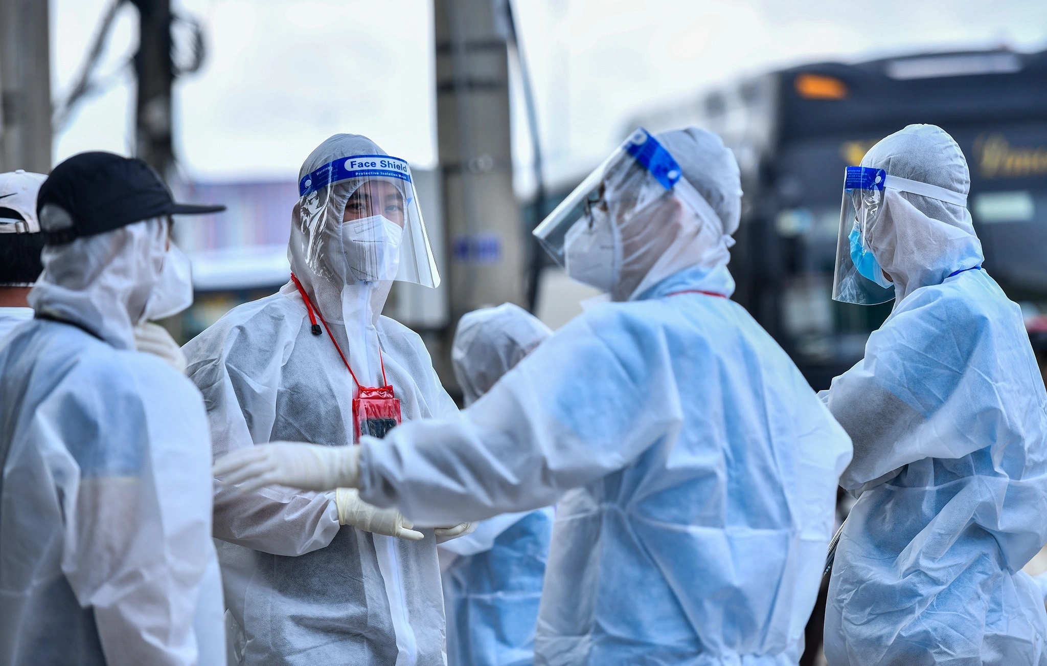 Them 16.093 ca mac Covid-19, Ha Noi co 1.405 F0 hinh anh