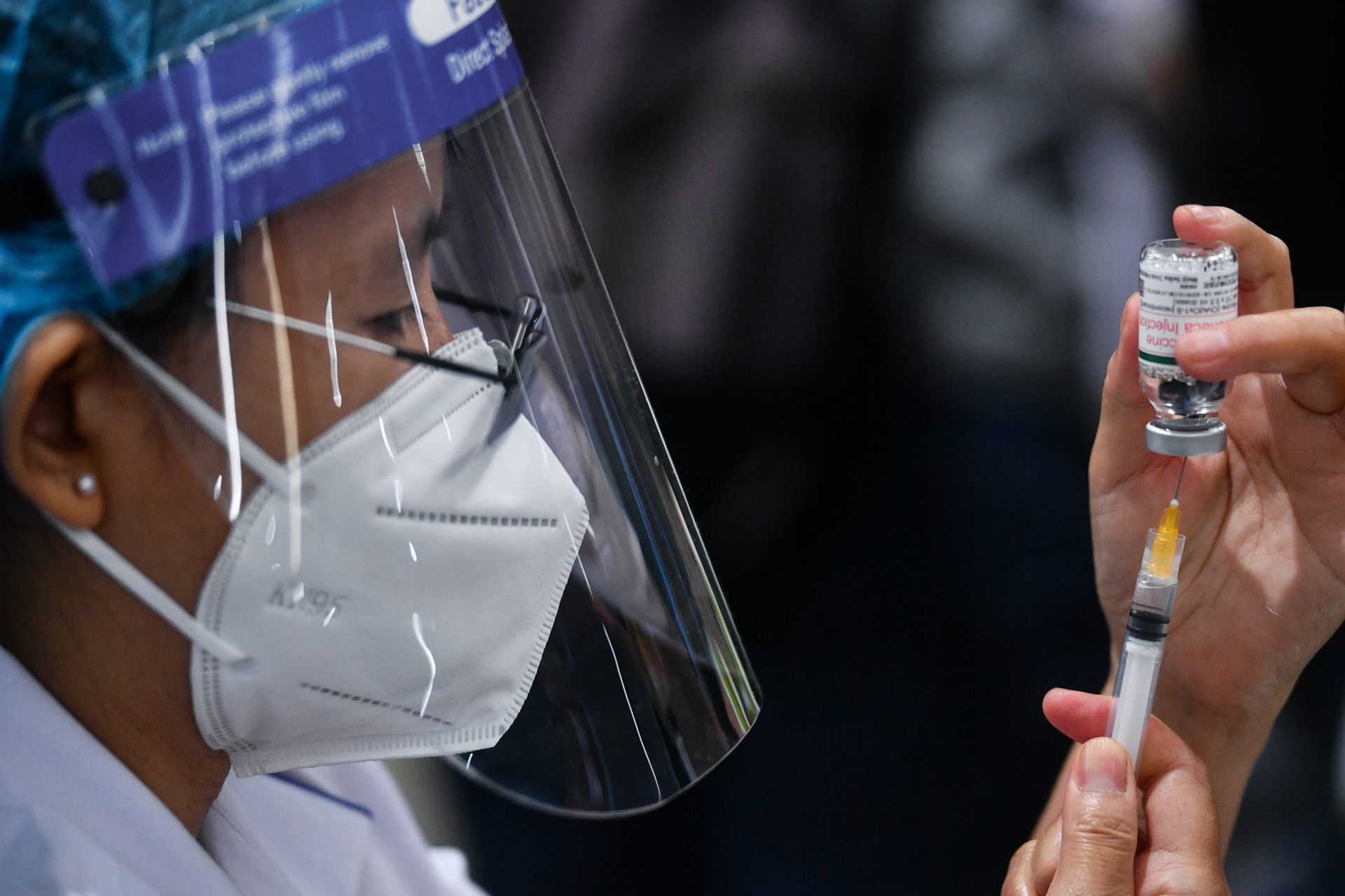Ba van de can can nhac khi tiem vaccine Covid-19 cho tre em hinh anh