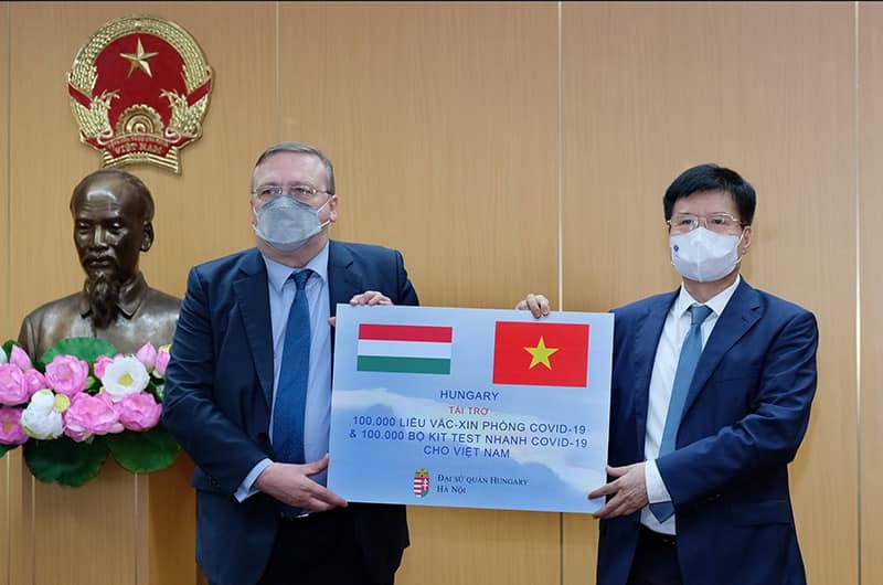tiếp nhận 100.000 liều vaccine Covid-19 ảnh 1 tiep nhan 100.000 lieu vaccine Covid-19 anh 1