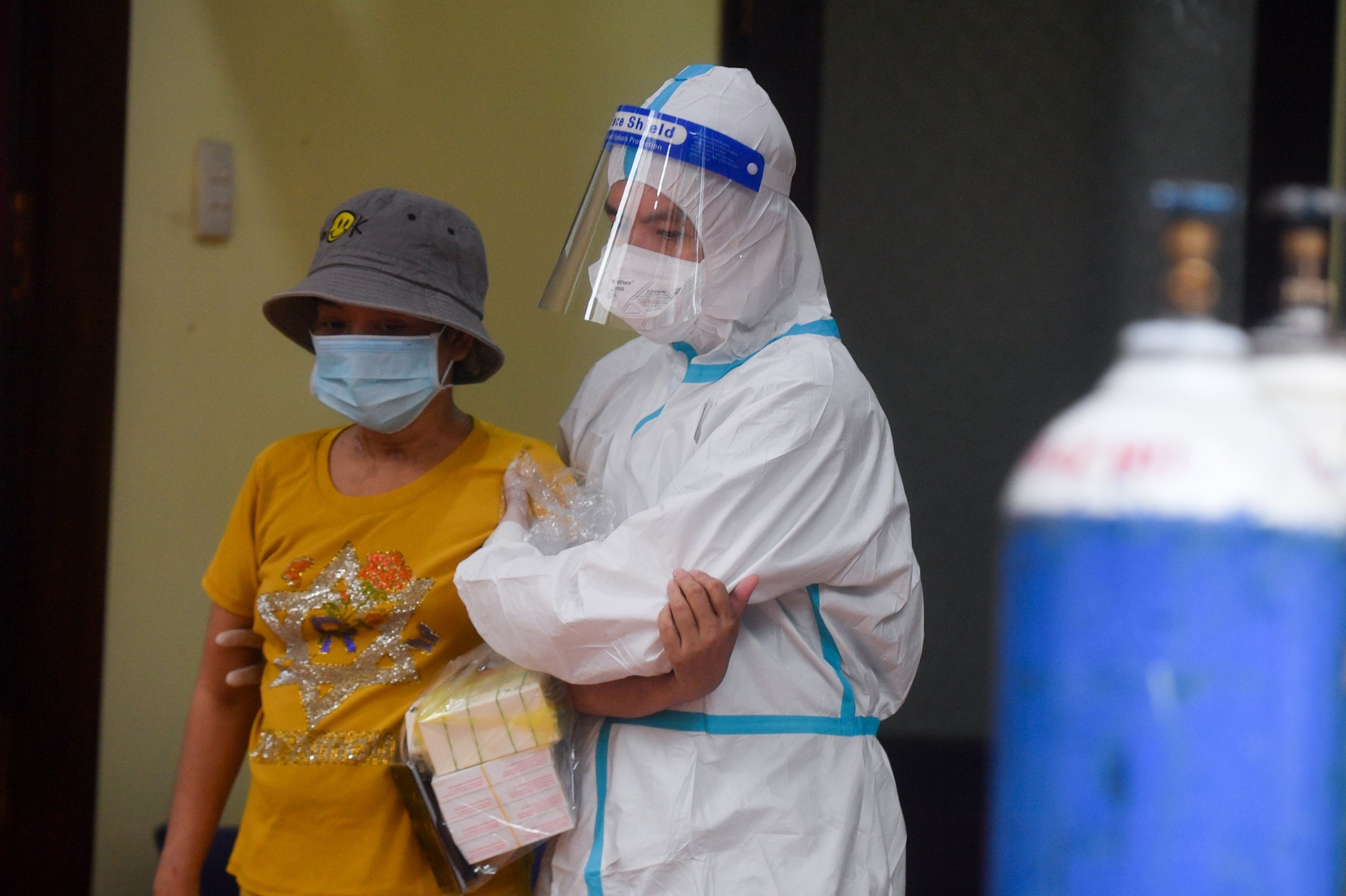 Mot benh nhan Covid-19 duoc dat ECMO 61 ngay, vien phi 2,3 ty dong hinh anh