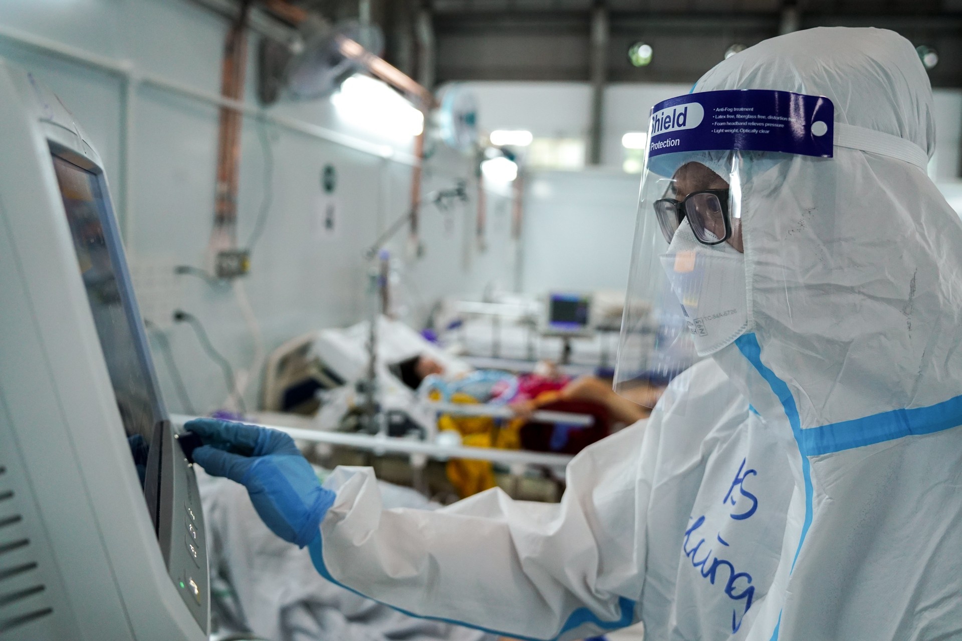 Bo Y te dua them nhieu loai thuoc vao dieu tri benh nhan Covid-19 hinh anh