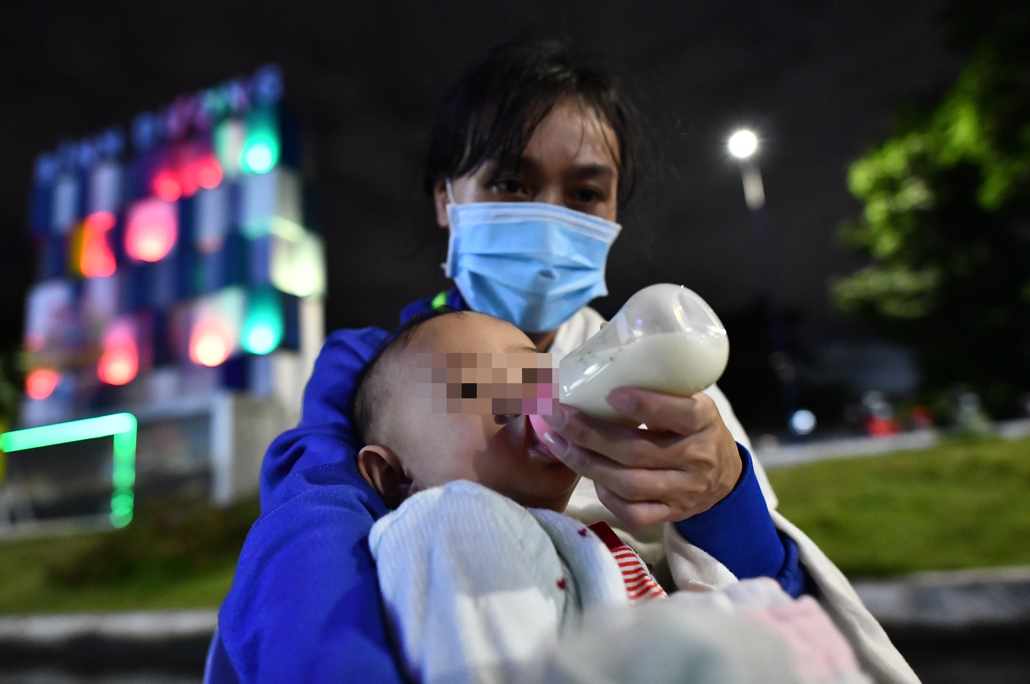 Cach su dung thuoc dieu tri Covid-19 cho tre em hinh anh