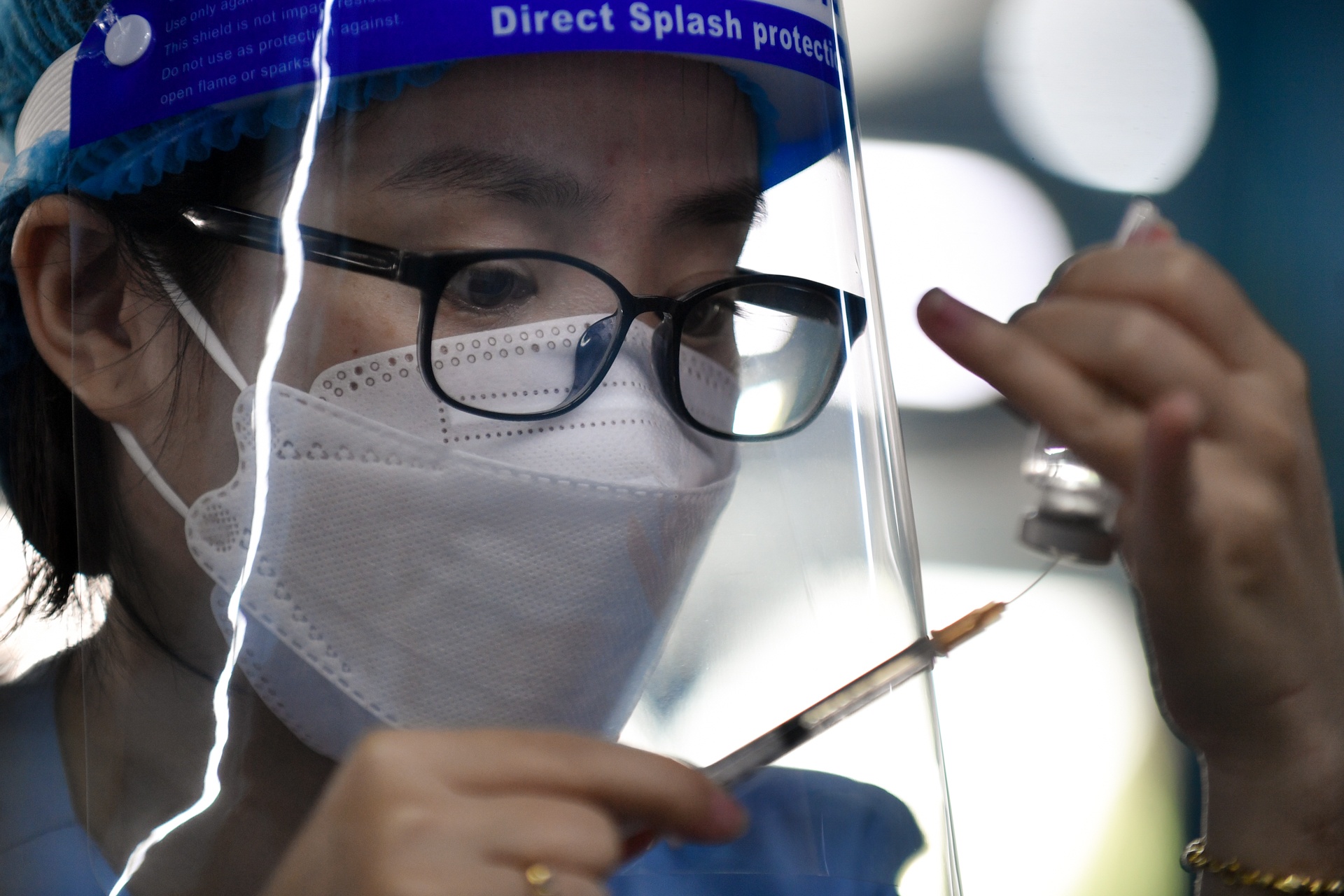 Them 16.254 nguoi mac Covid-19, Ha Noi co 2.723 ca hinh anh