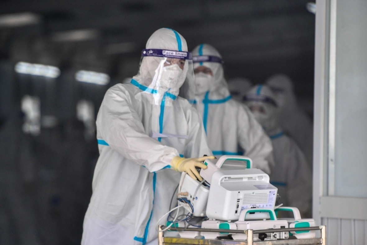 Hai giai phap TP.HCM ung pho chung Omicron trong Tet Nguyen dan hinh anh