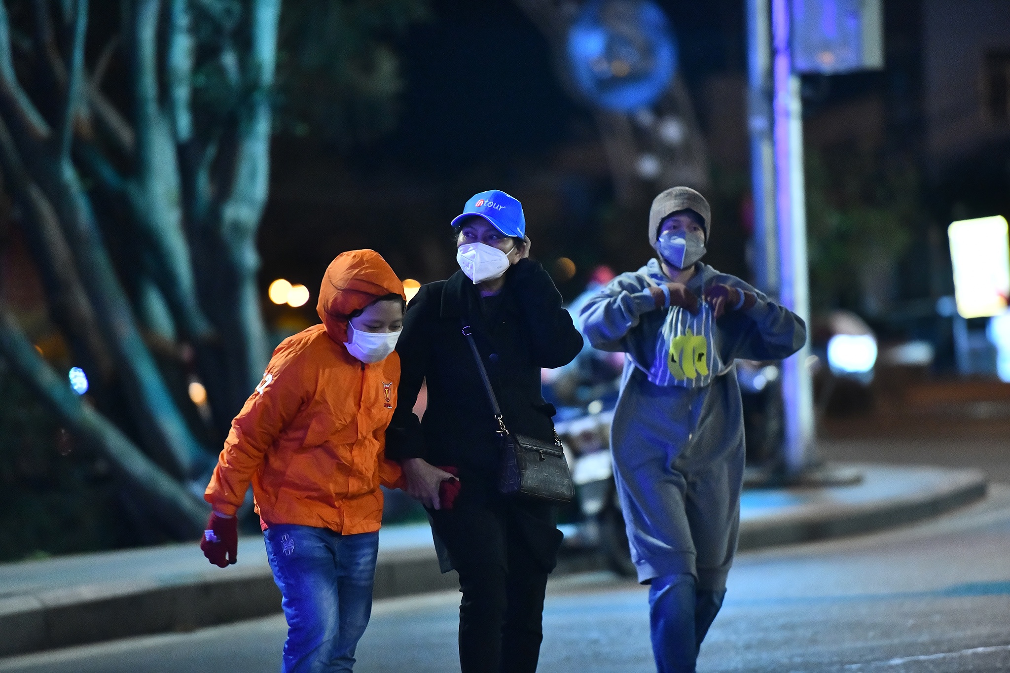 Them 16.472 ca Covid-19, Ha Noi co hon 2.700 F0 hinh anh