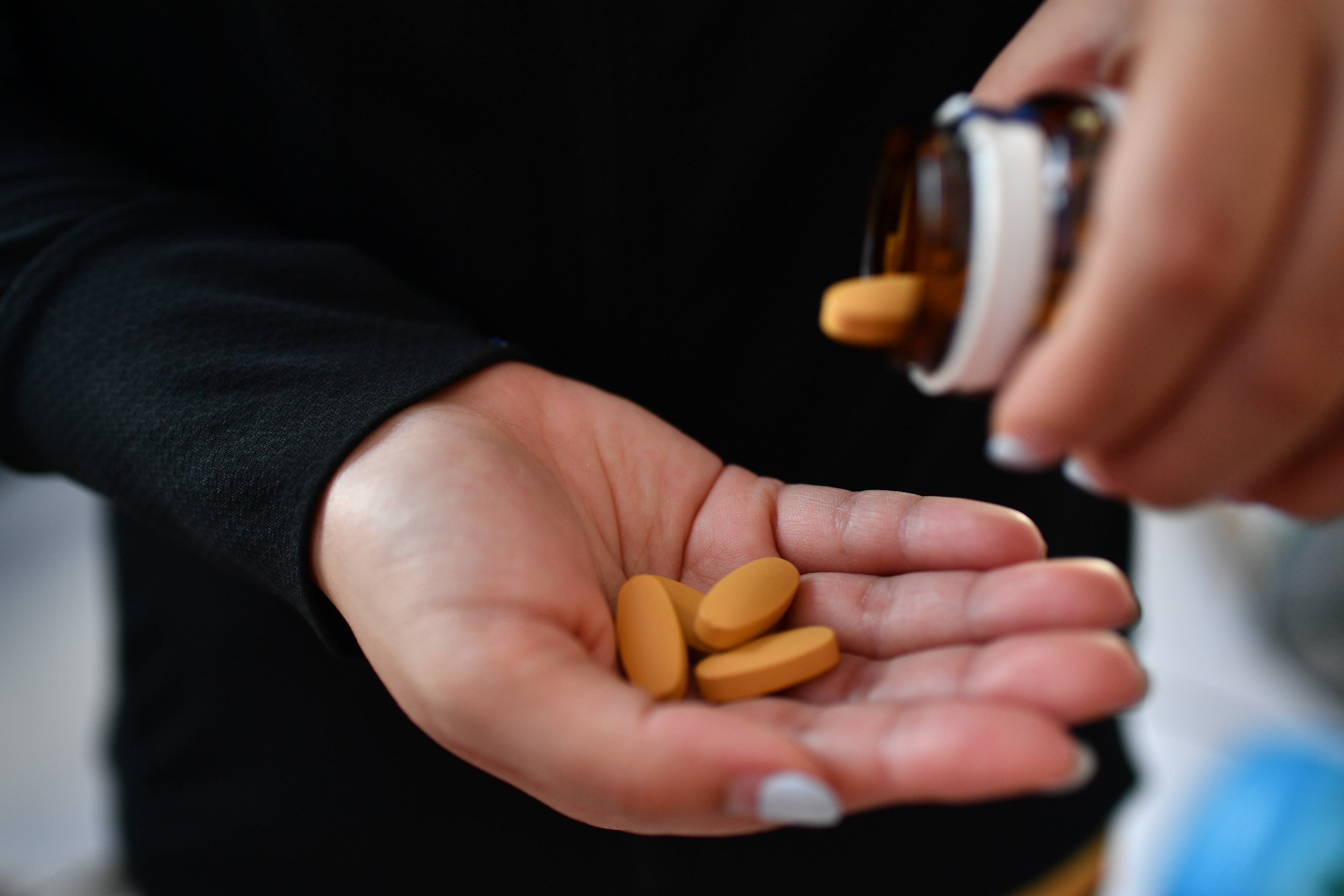 Ba loai thuoc F0 khong duoc tu y su dung tai nha hinh anh