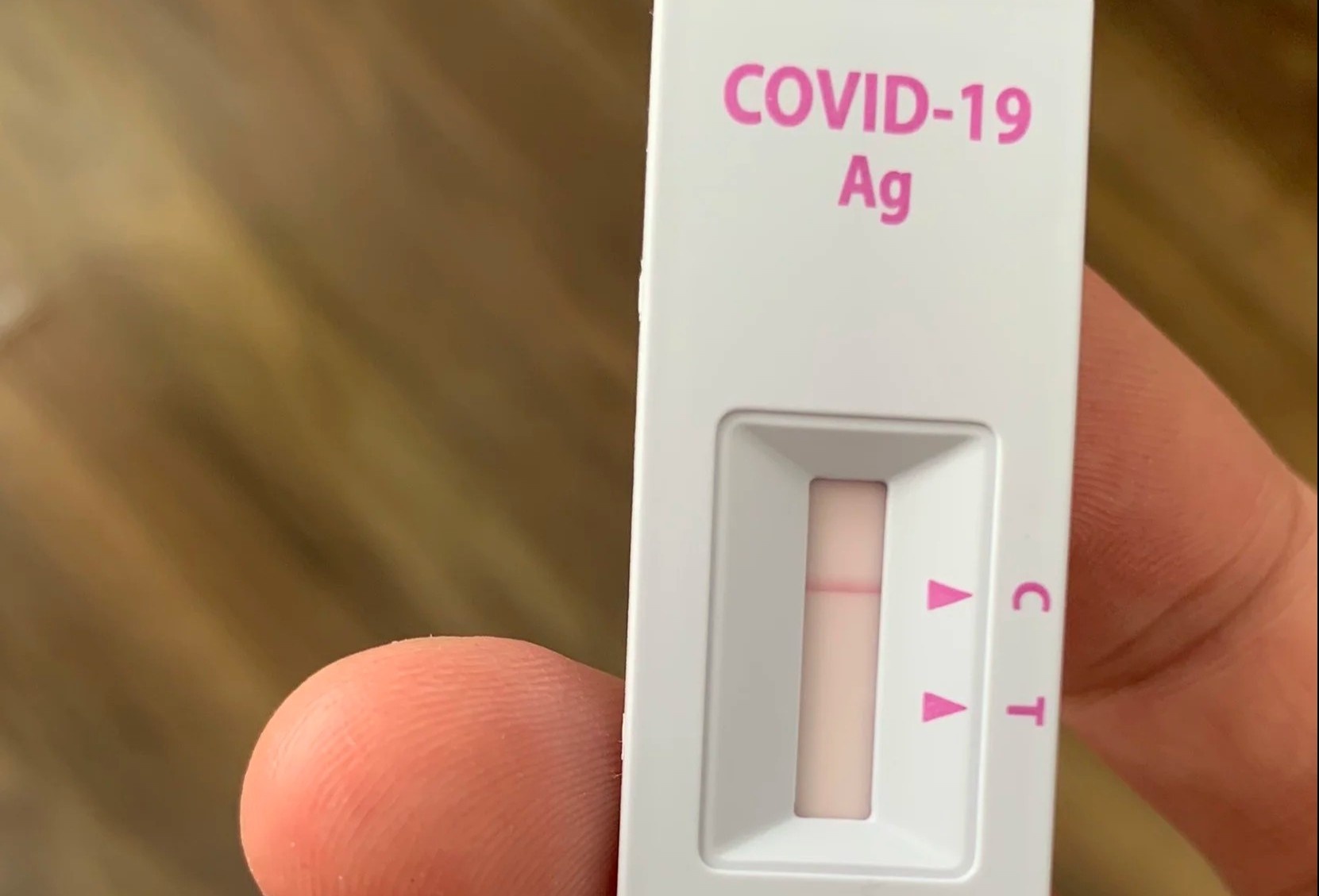 Ly do mot nguoi test nhanh co 2 ket qua khac nhau hinh anh