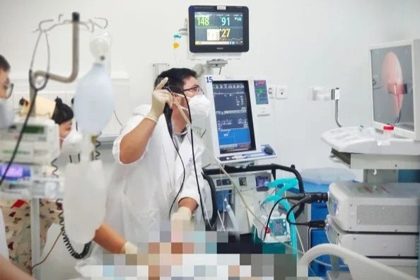 Nhieu tre o TP.HCM nhap vien ngay Tet hinh anh