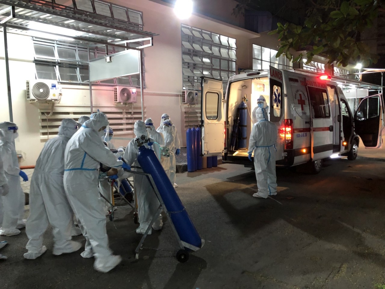 chuyen F0 nguoi Han Quoc ve nuoc anh 1