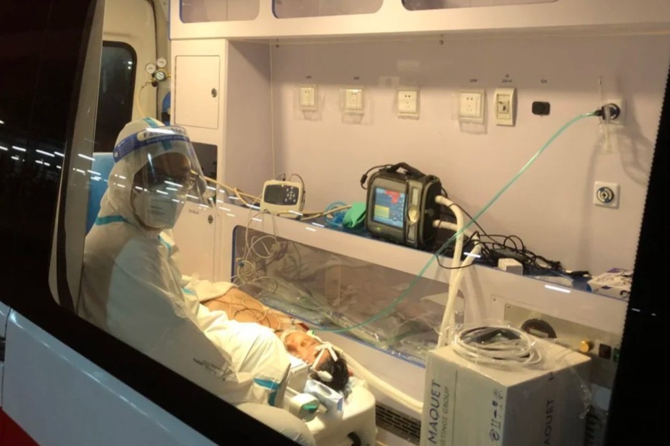 Chuyen F0 dang duoc can thiep ECMO ve Han Quoc hinh anh