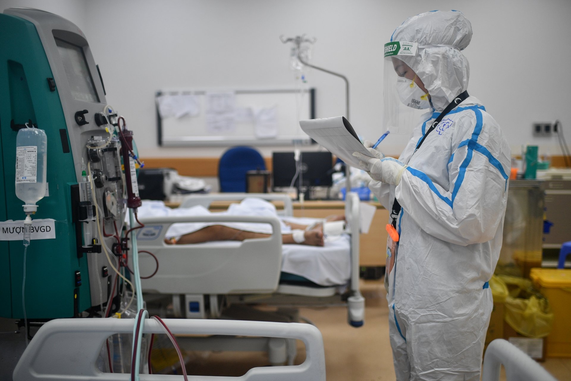 Benh nhan 65 tuoi o TP.HCM tu vong do tu dieu tri Covid-19 tai nha hinh anh