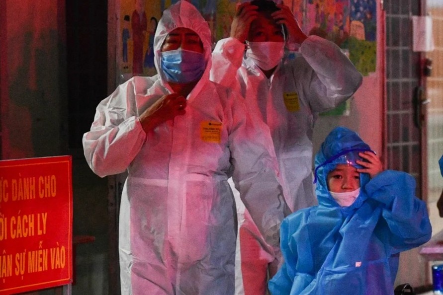 Tre mac Covid-19 gia tang, Bo Y te cap nhat phac do dieu tri moi hinh anh