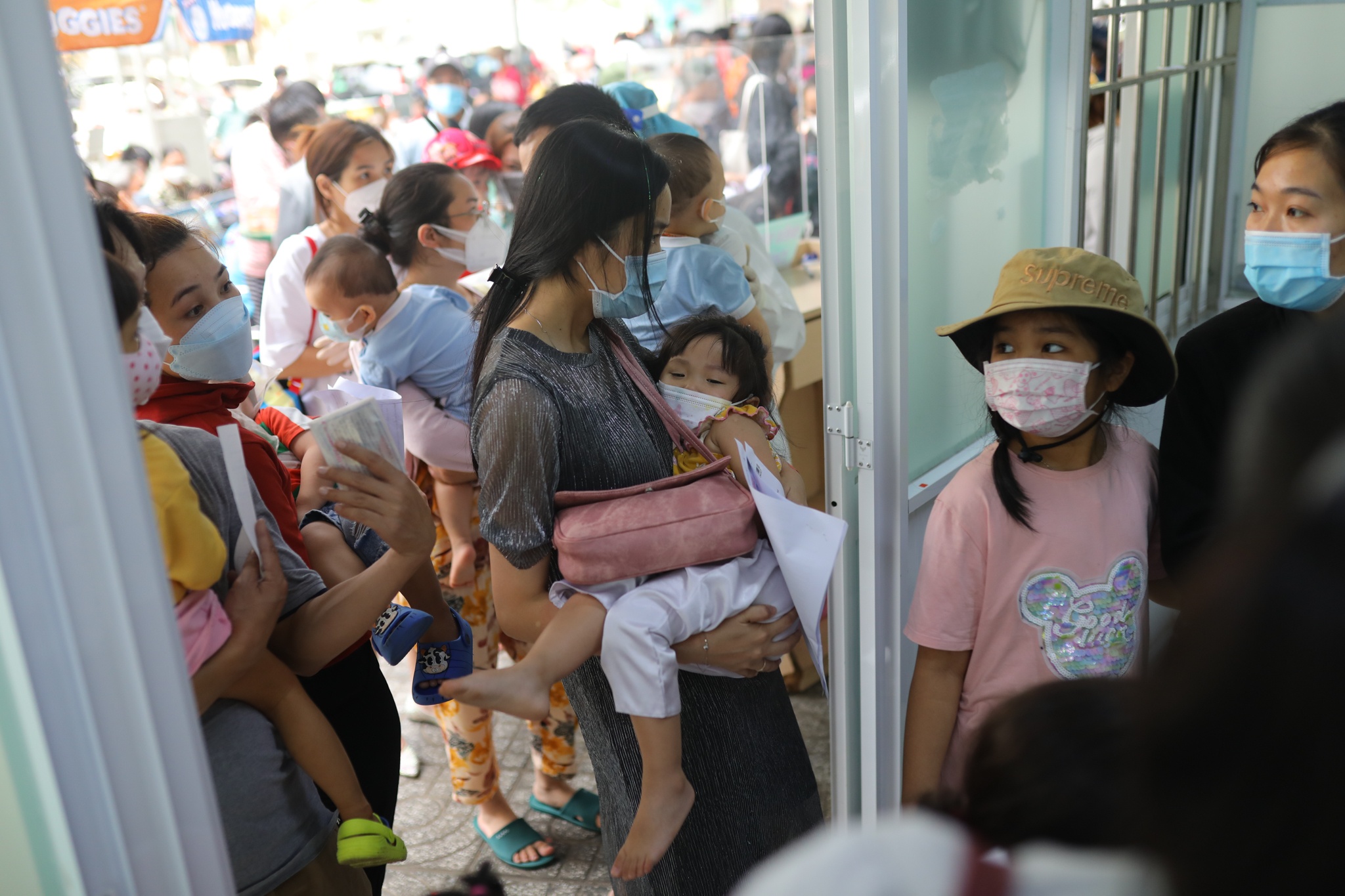 Nguyen nhan khien so tre F0 den benh vien tang cao o TP.HCM hinh anh