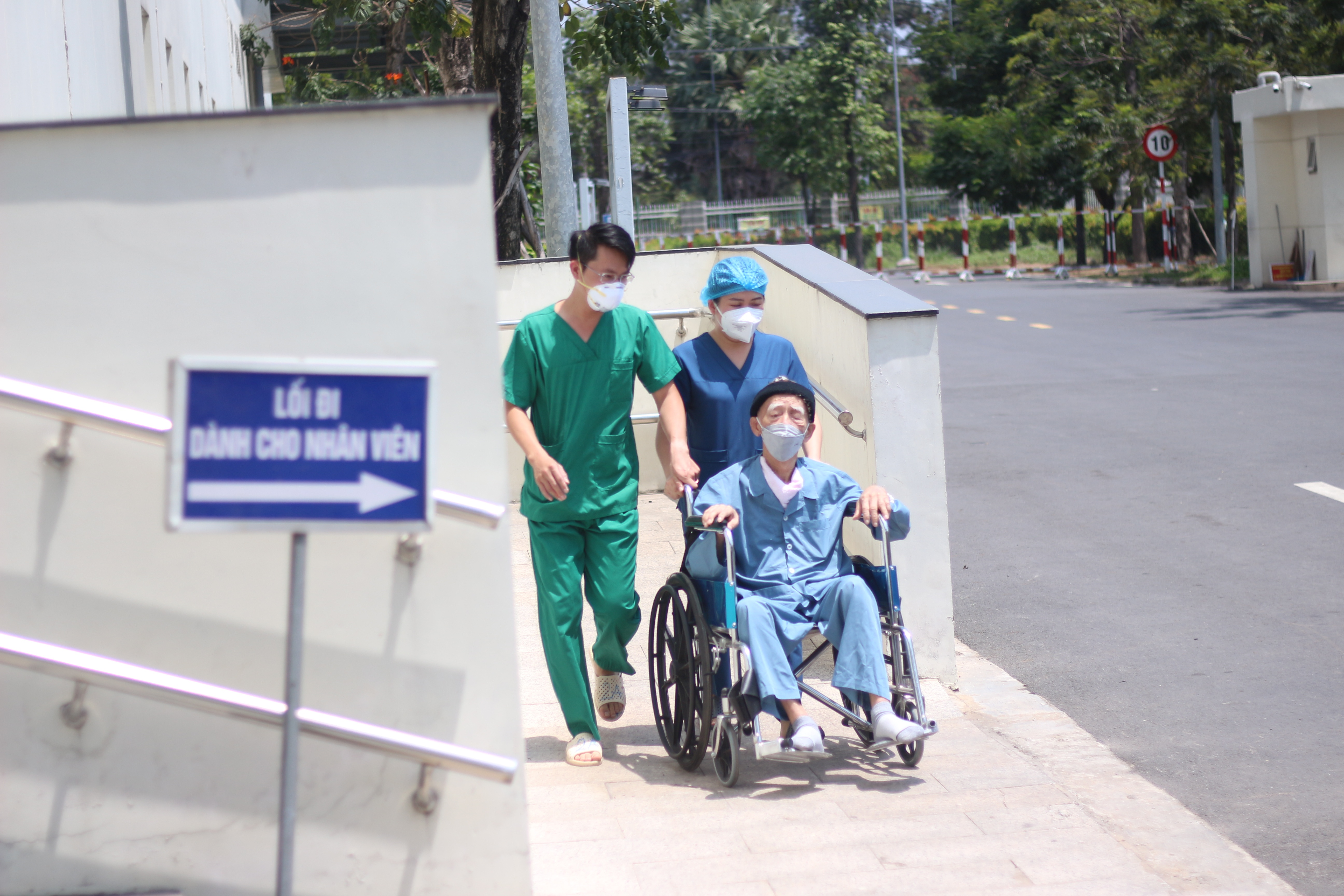 Benh vien Hoi suc Covid-19 anh 3