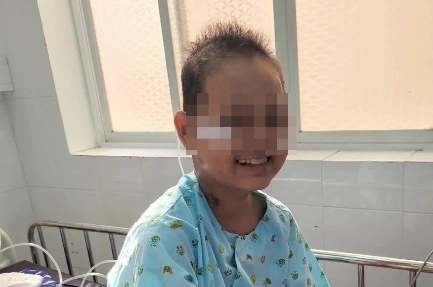 Nu sinh khoi Covid-19 sau 108 ngay dieu tri hinh anh