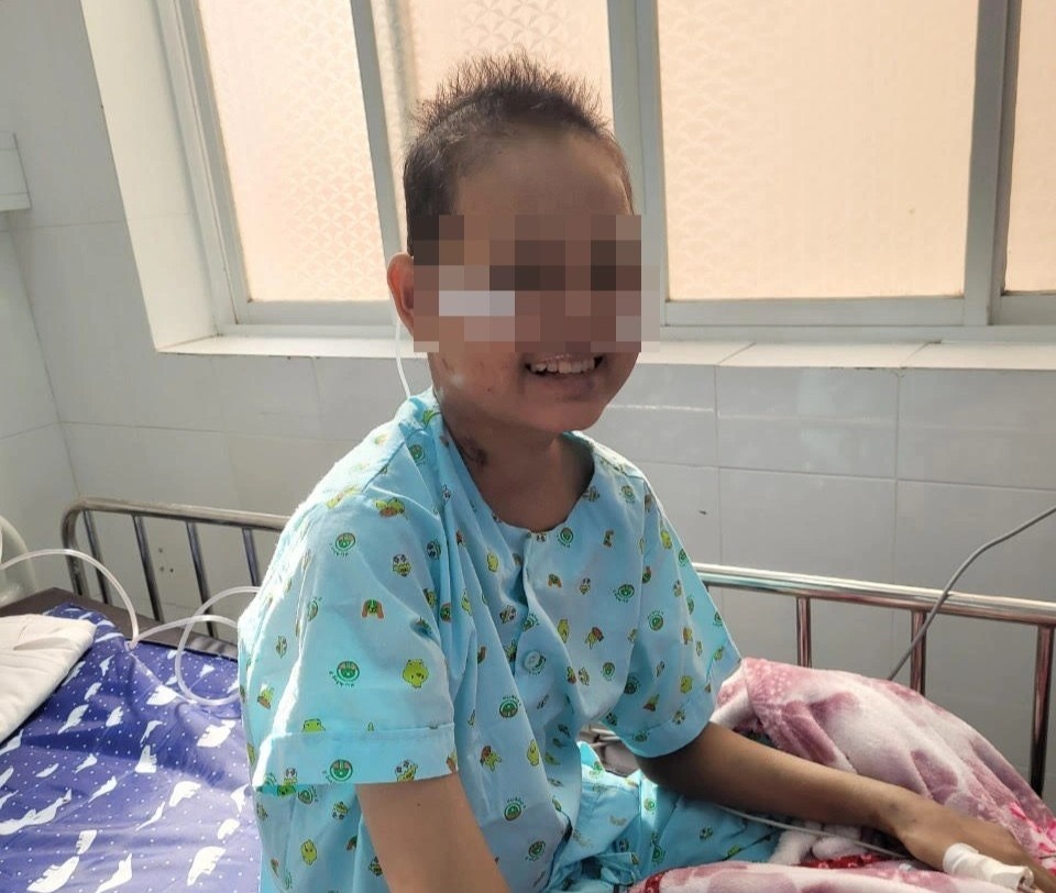 Bé gái chiến thắng Covid-19 ảnh 1 Be gai chien thang Covid-19 anh 1