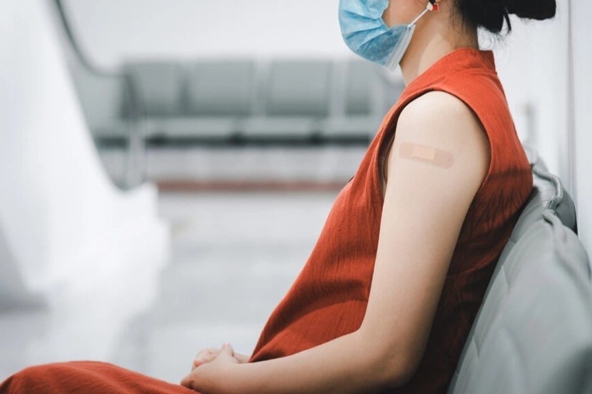 18 trieu chung Covid-19 keo dai thuong gap hinh anh